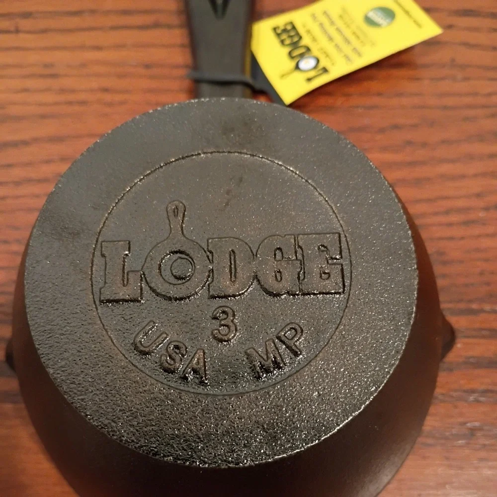 Lodge LMP3 Cast Iron Melting Pot, Pre-Seasoned, 15-Ounce